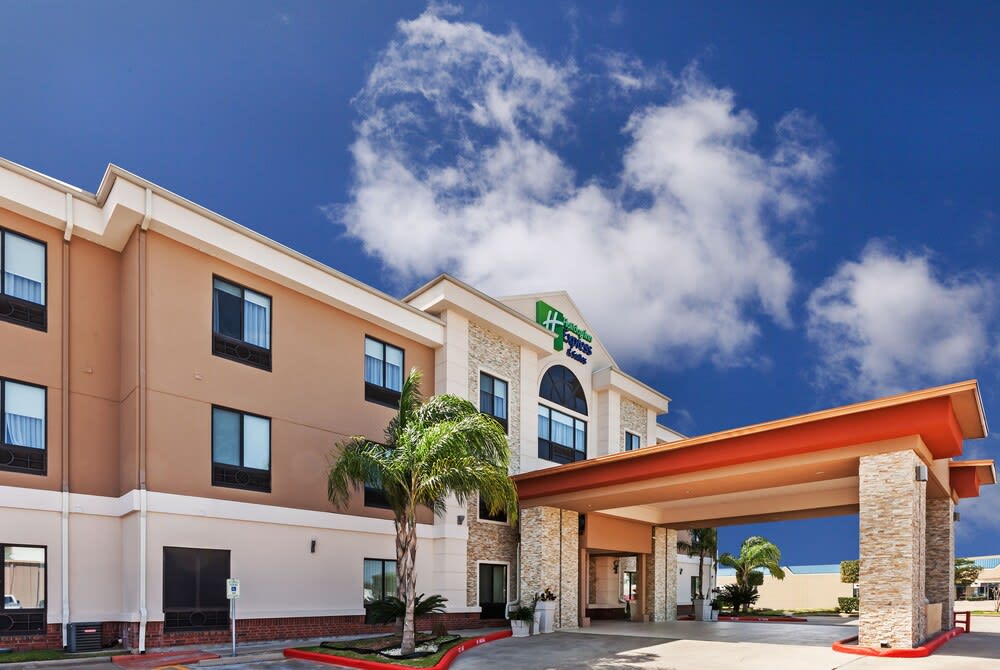 Holiday Inn Express & Suites HOUSTON EAST by IHG 1
