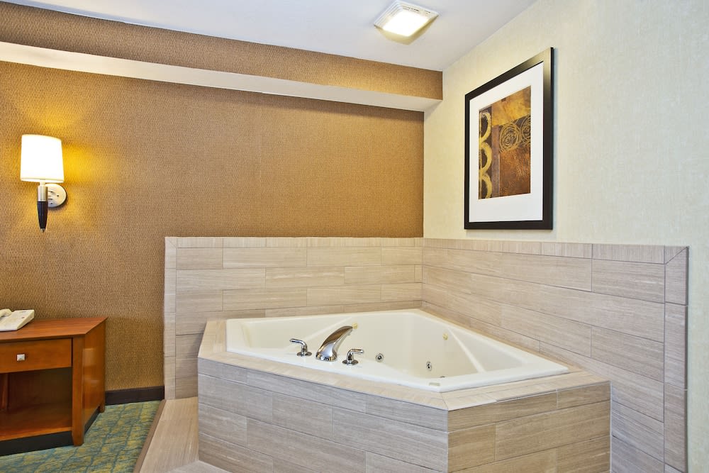 Holiday Inn Express & Suites WABASH by IHG 2