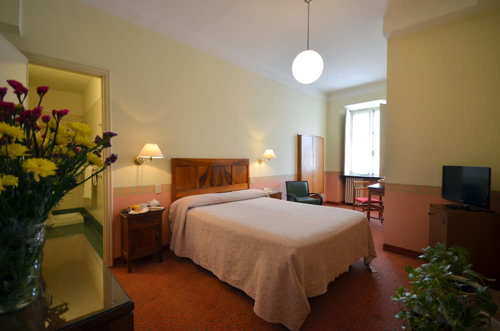 Hotel Roma e Rocca Cavour 5