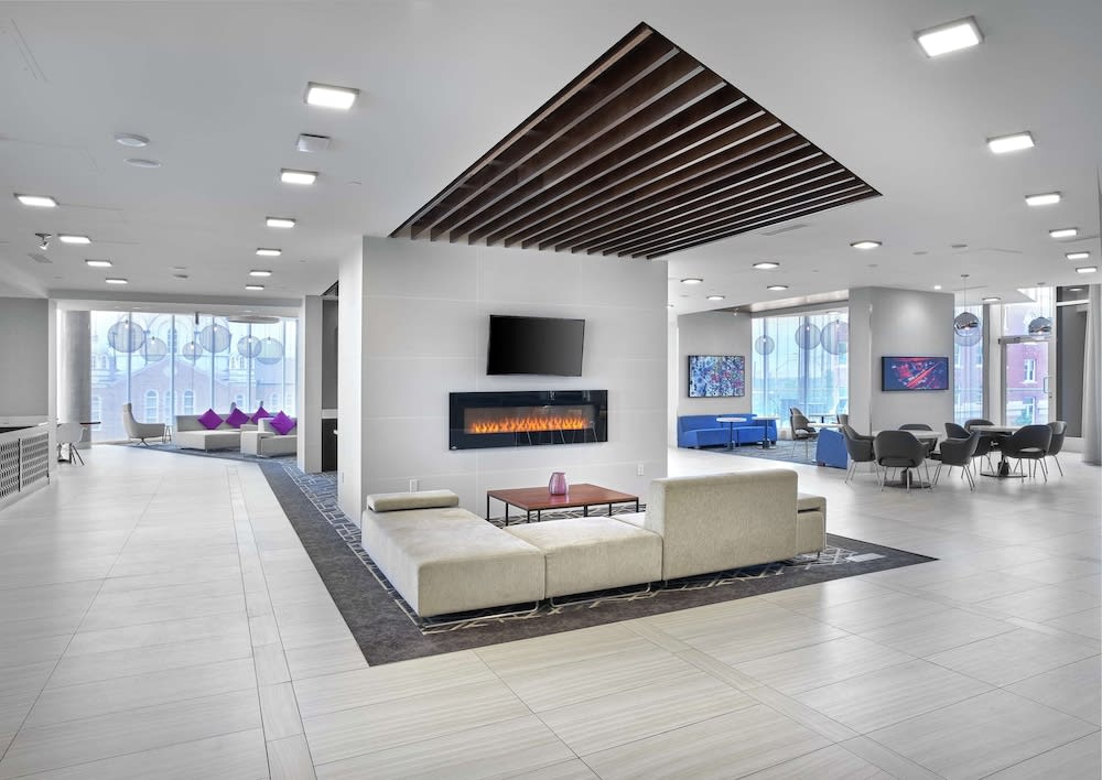 DoubleTree by Hilton Edmonton Downtown 2