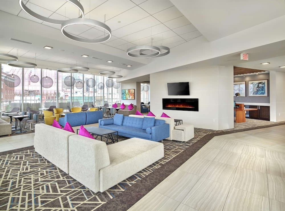 DoubleTree by Hilton Edmonton Downtown 3