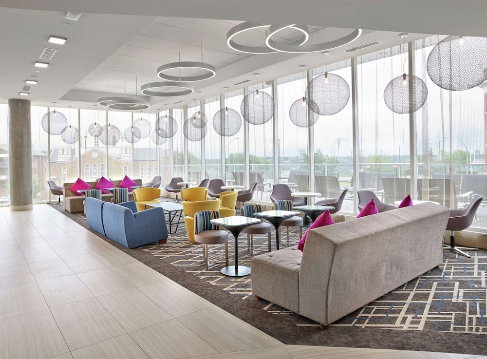 DoubleTree by Hilton Edmonton Downtown 5