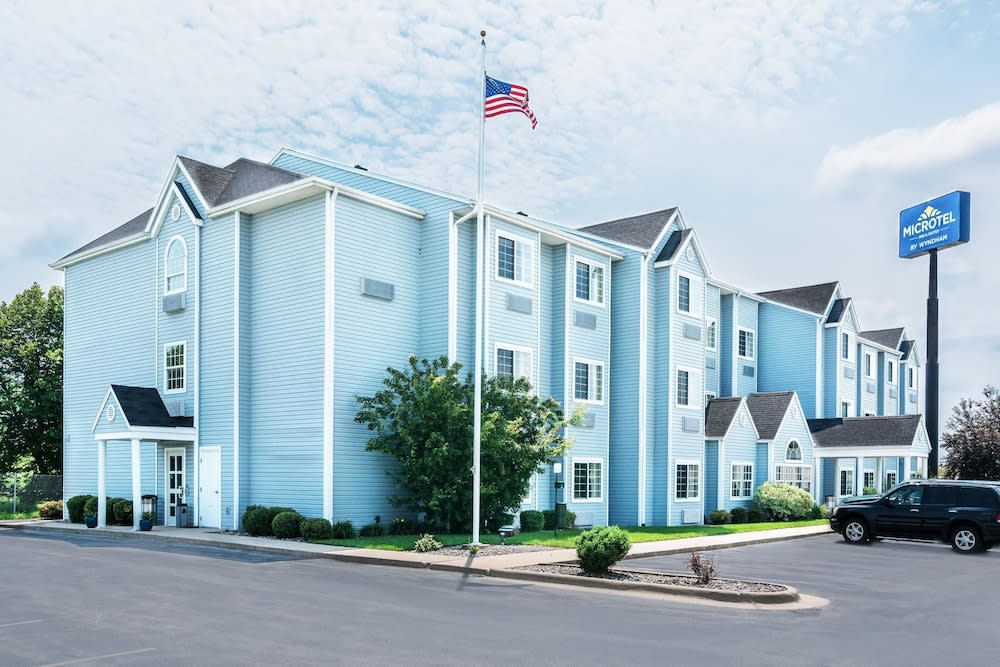 Microtel Inn & Suites by Wyndham Tomah 1