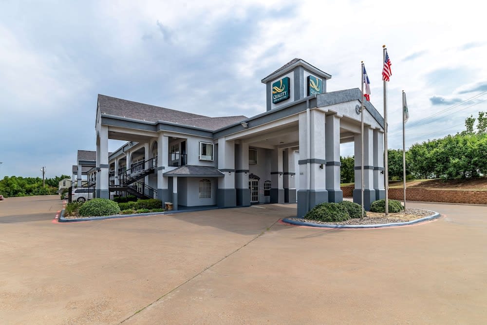 Quality Inn & Suites Canton 1