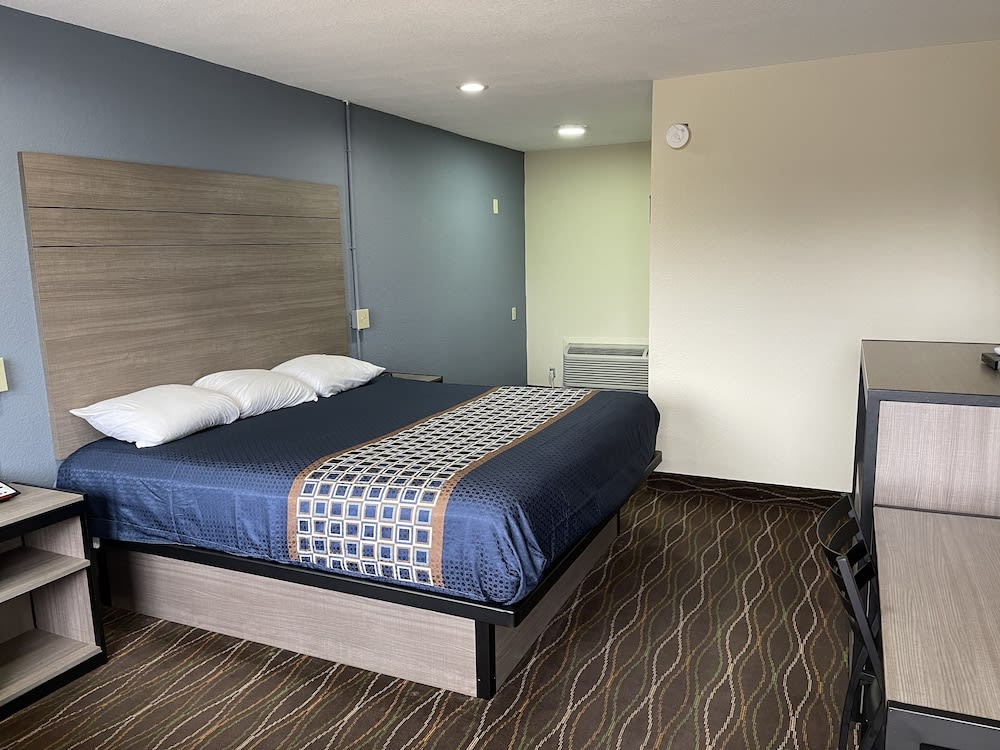 Americas Best Value Inn Alexandria 1