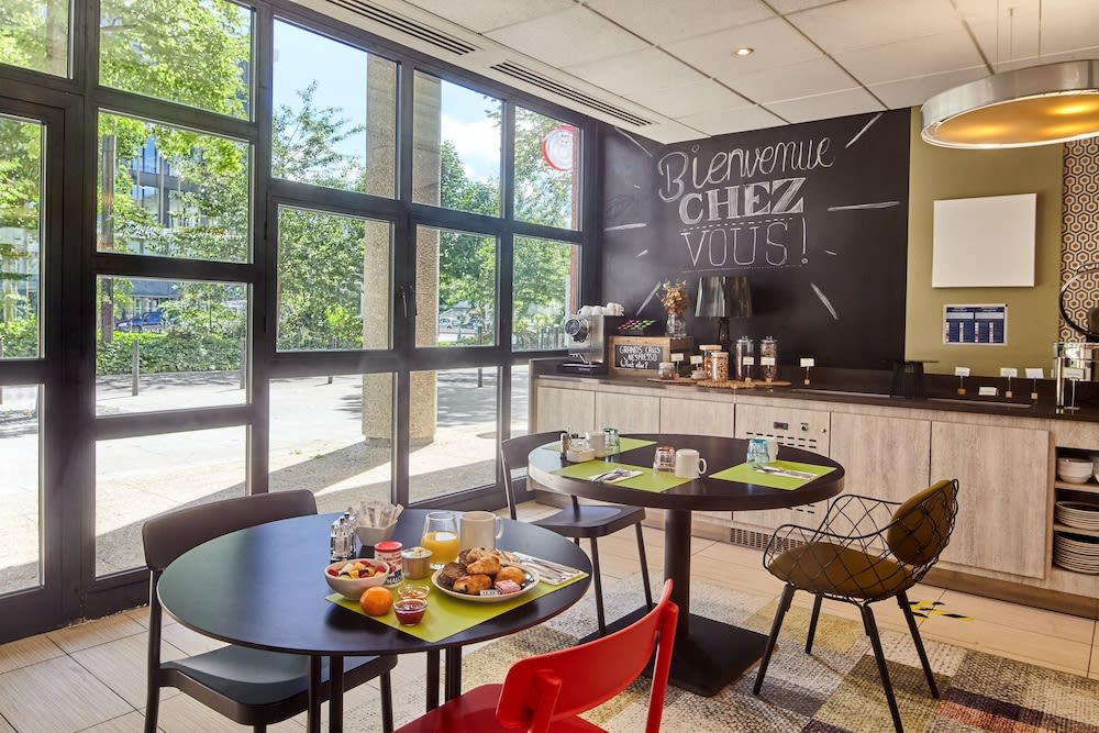 B&B HOTEL Saint-Quentin-en-Yvelines Centre Gare 4 étoiles 1