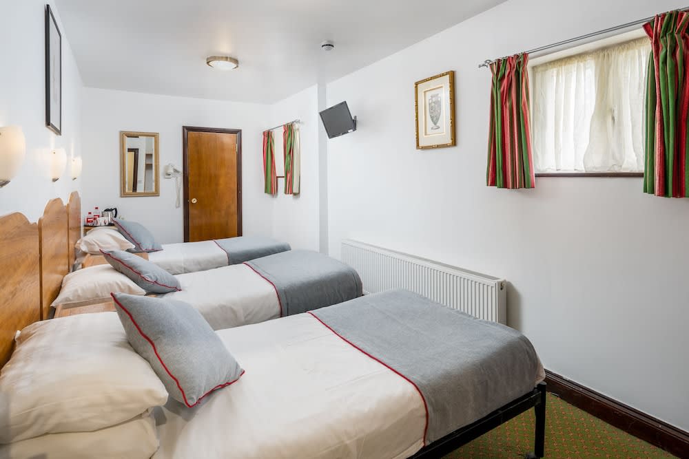 Abbey Hotel, London Shepherd's Bush 1