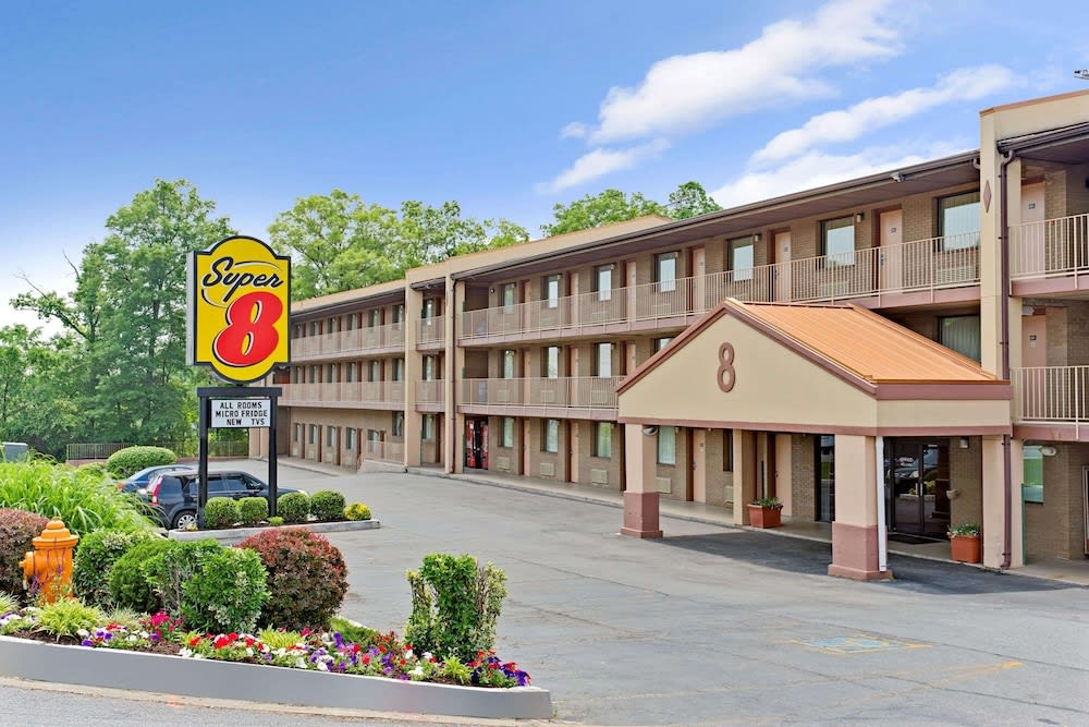 Super 8 by Wyndham Laurel 1