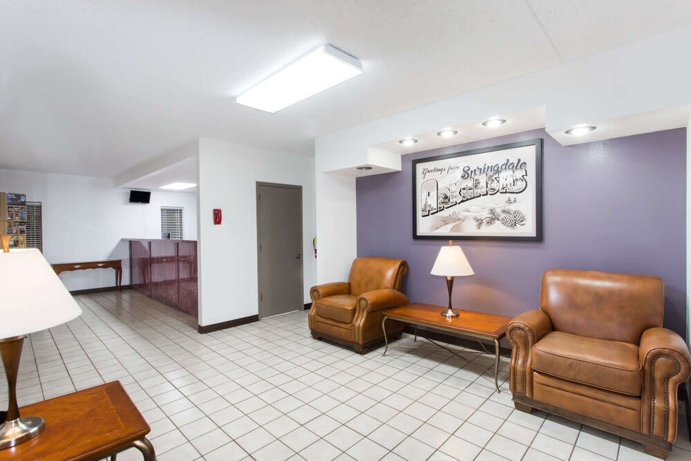 Super 8 by Wyndham Springdale AR 2