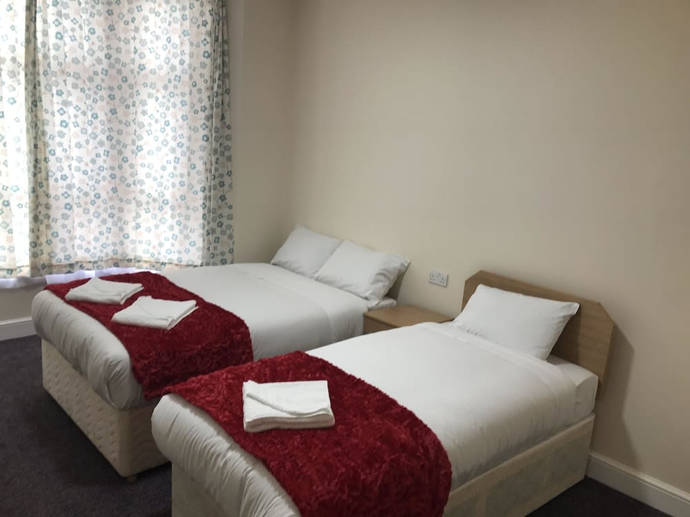 Woodlands Lodge Ilford 1