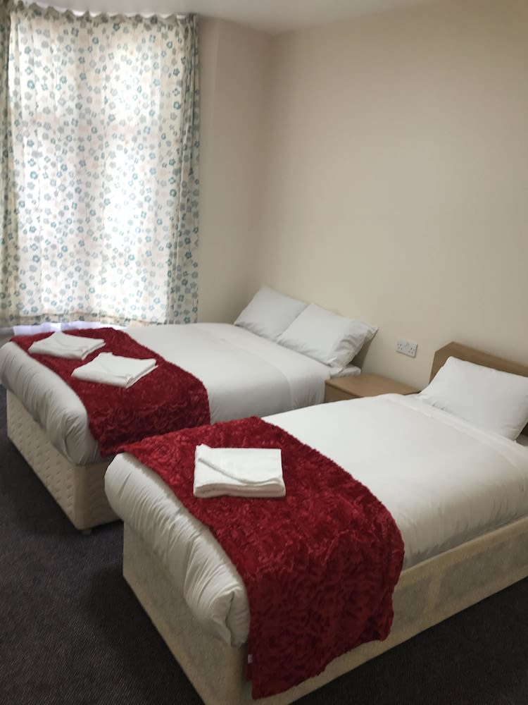 Woodlands Lodge Ilford 3