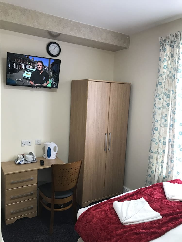 Woodlands Lodge Ilford 2