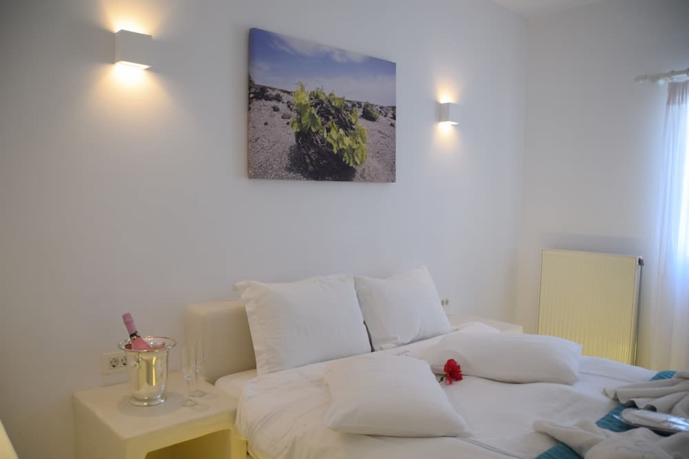 Acrothea Suites and Villas - Akrotiri Caldera - Santorini 4