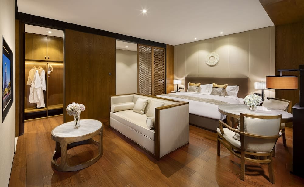 Wyndham Grand Plaza Royale Kaidi 5