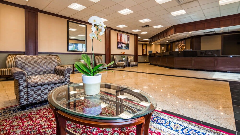 Best Western Plus Chicago Hillside 2