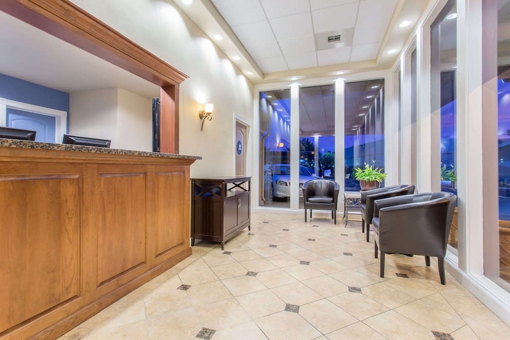 Days Inn by Wyndham Modesto 2