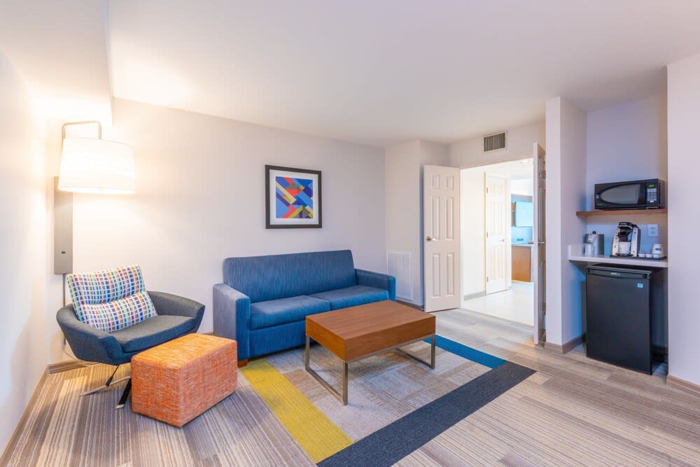 Holiday Inn Express & Suites BRADENTON WEST by IHG 2
