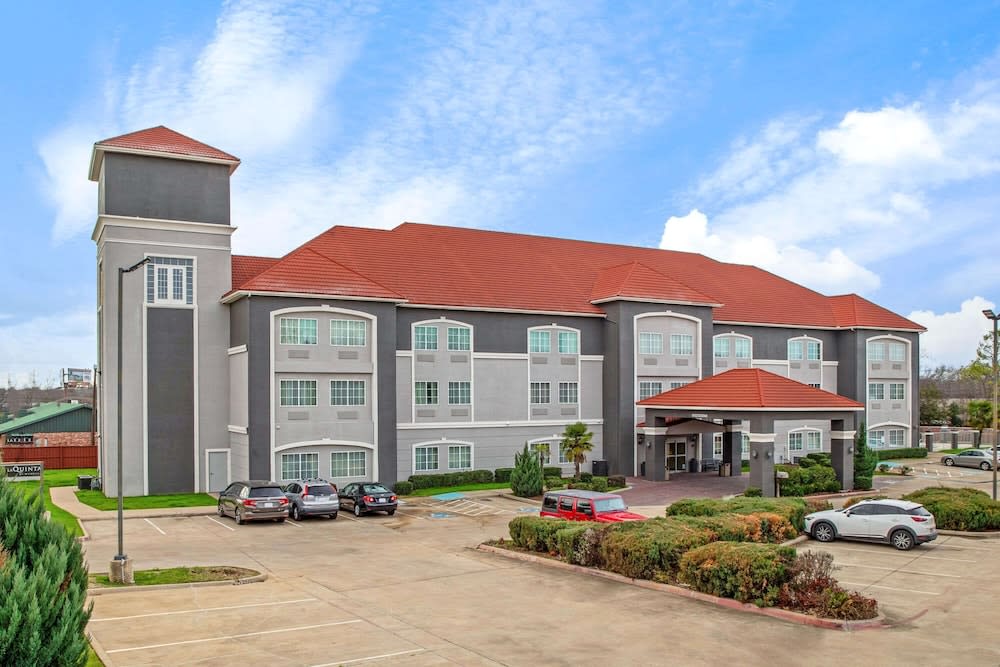 La Quinta by Wyndham Cleburne 1