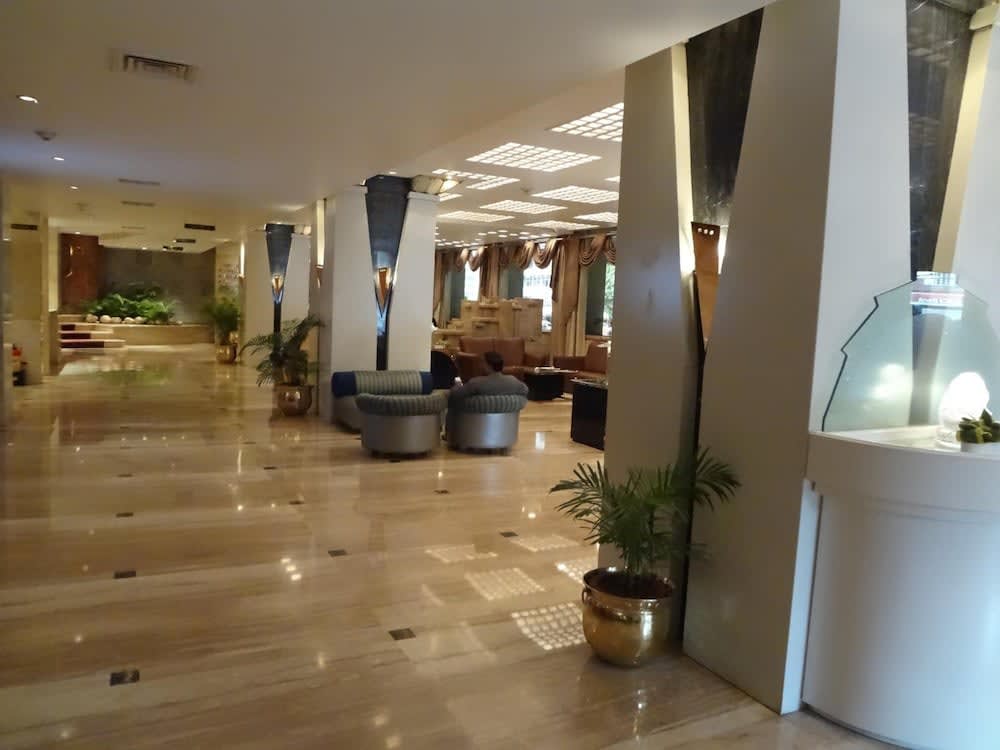 Hotel Kohinoor Continental, Airport 4