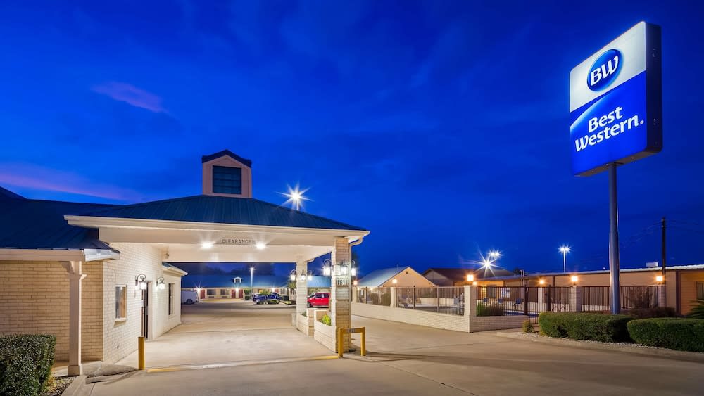 Best Western Regency Inn & Suites 1
