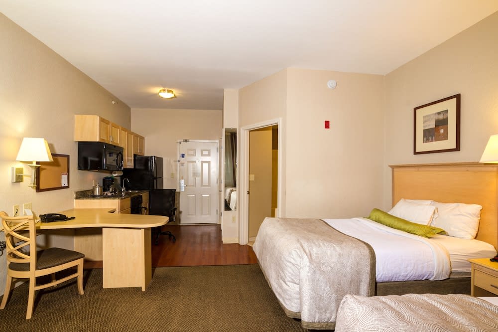 Candlewood Suites FT MYERS I-75 by IHG 3
