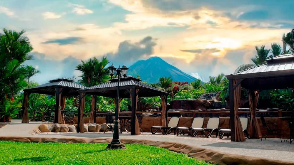 Volcano Lodge, Hotel & Thermal Experience 1