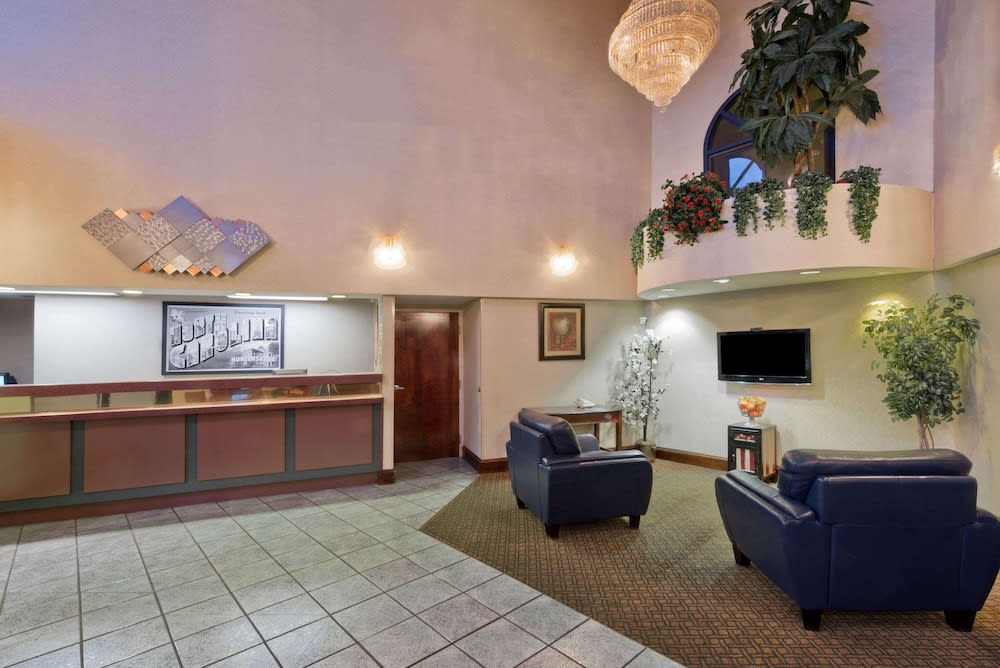 Super 8 by Wyndham Huntersville/Charlotte Area 2