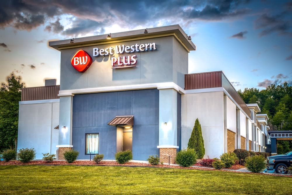 Best Western Plus Yadkin Valley Inn & Suites 1