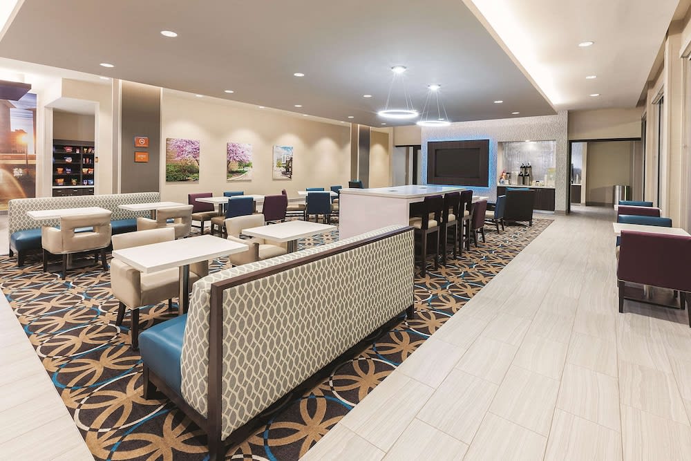 La Quinta by Wyndham Terre Haute 2