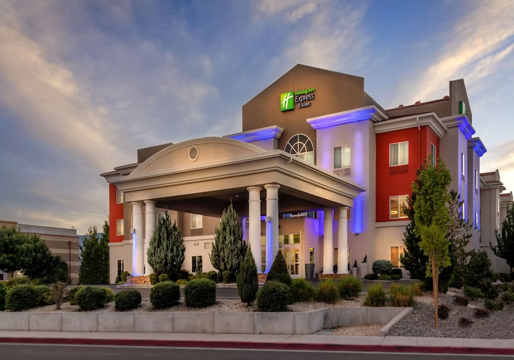 Holiday Inn Express & Suites RENO AIRPORT by IHG 1