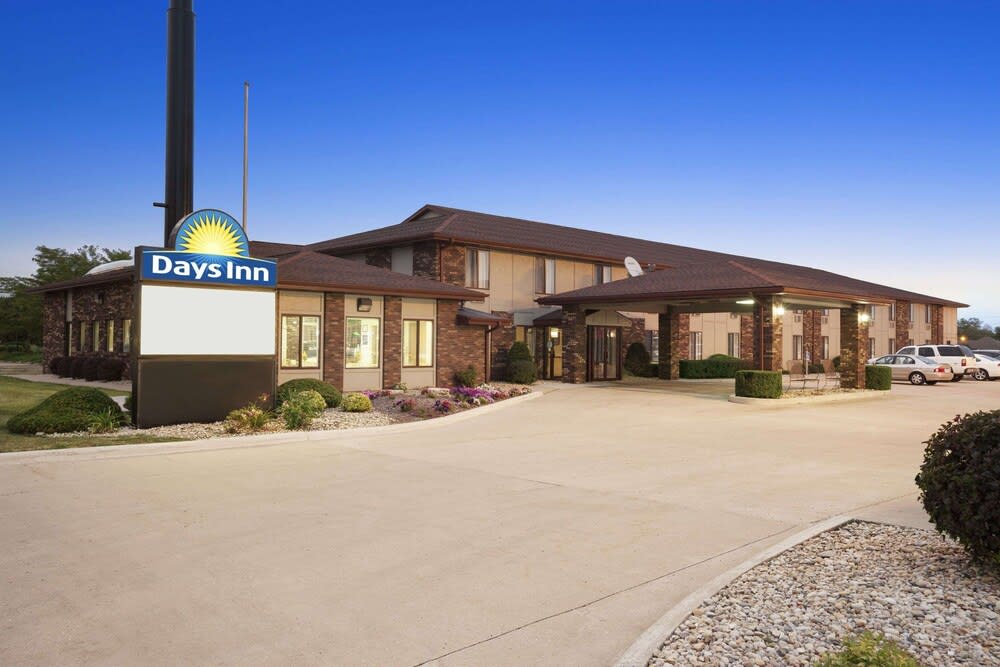 Days Inn by Wyndham Oglesby/ Starved Rock 1