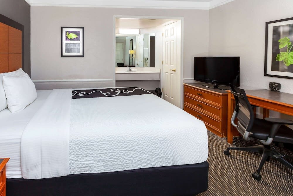 La Quinta Inn by Wyndham Laredo I-35 5