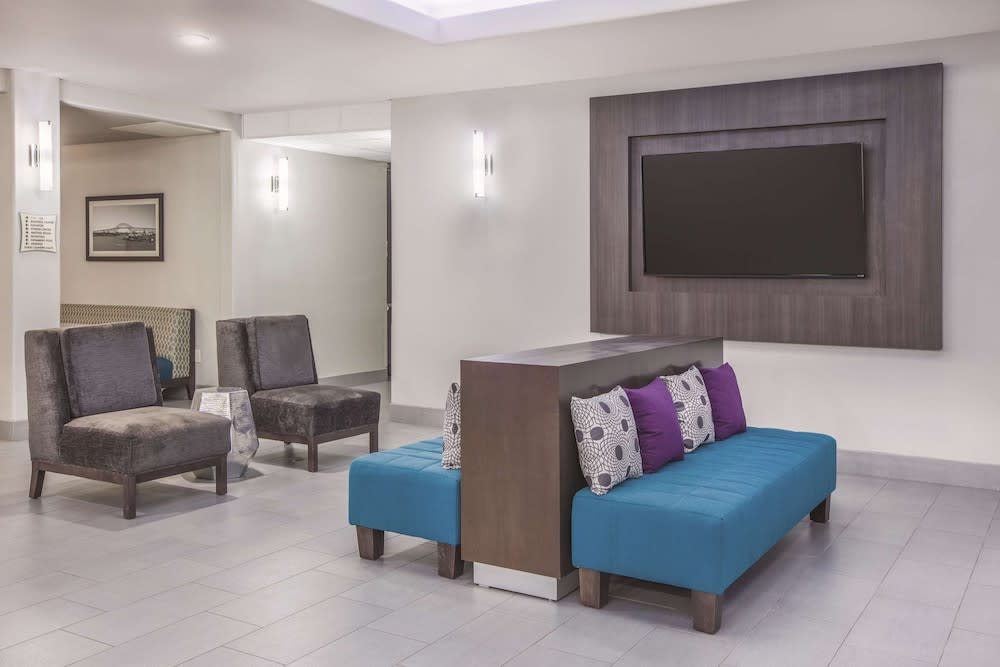 La Quinta by Wyndham Bay City 2
