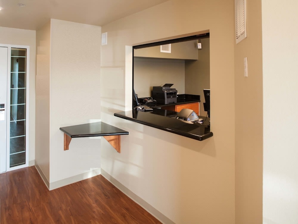 WoodSpring Suites Evansville 2