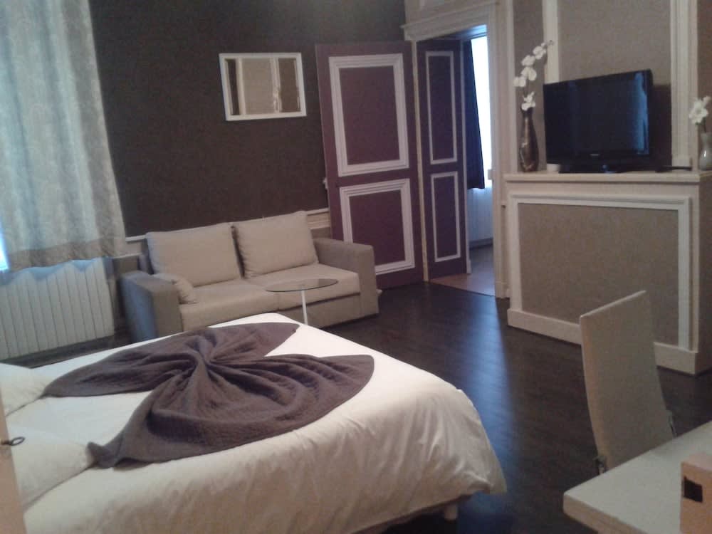 Le Chateau de Buchy 2