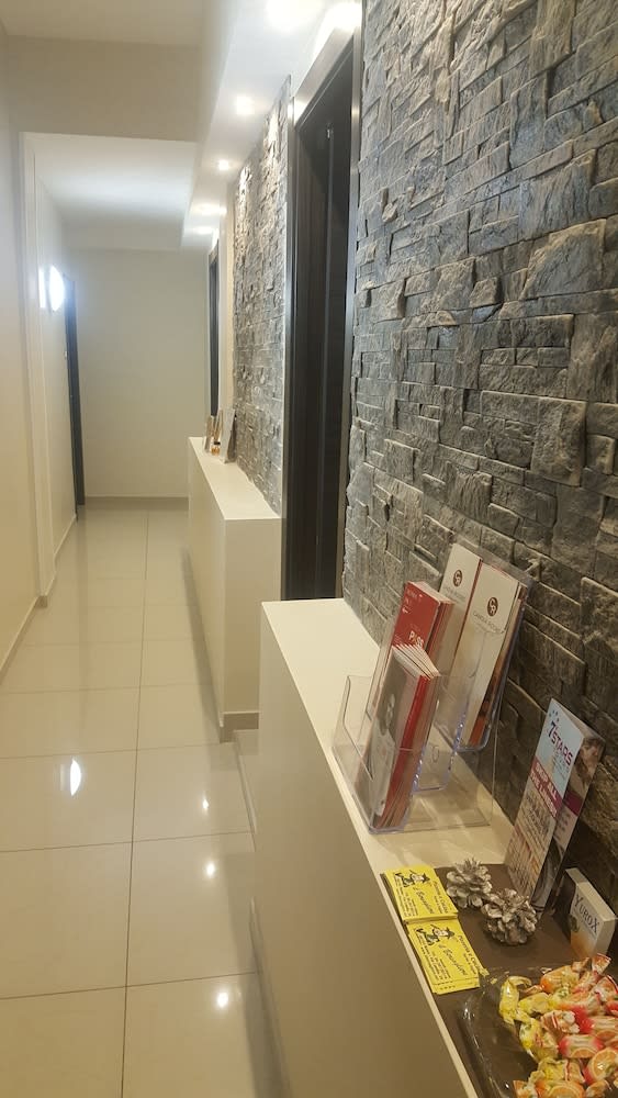 Candia Rooms 2