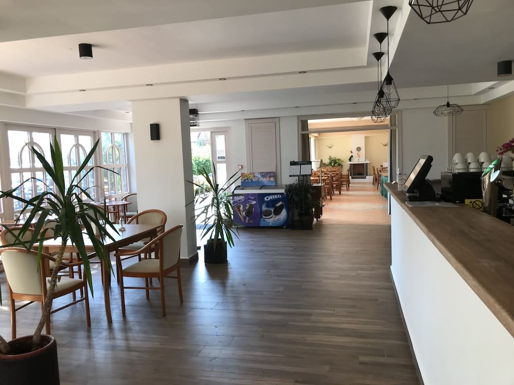 Zsanett Hotel 2