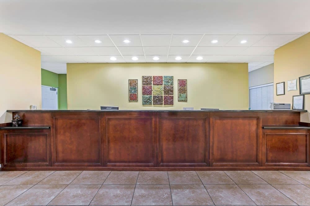 La Quinta Inn & Suites by Wyndham Mobile Satsuma / Saraland 1