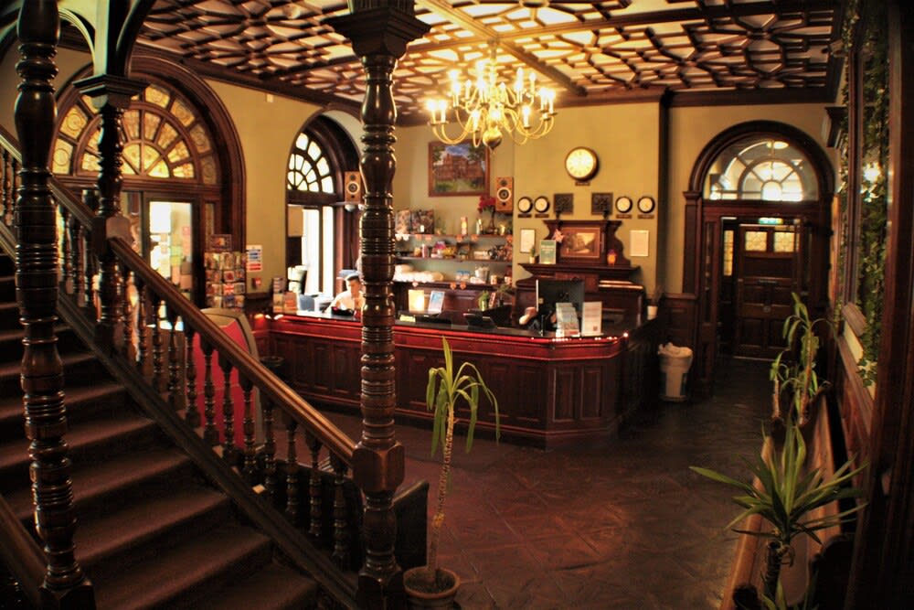 Palmers Lodge Swiss Cottage 3