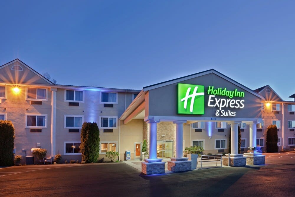 Holiday Inn Express & Suites Burlington by IHG 1