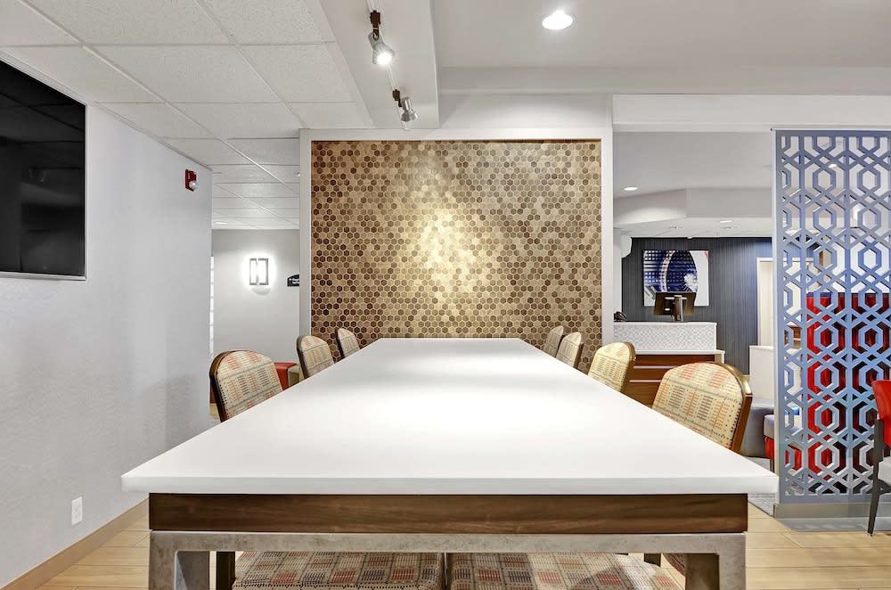 Executive Residency by Best Western Navigator Inn & Suites 2