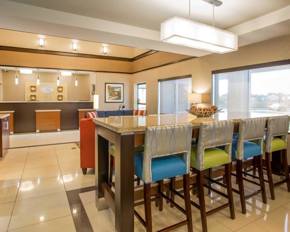 Comfort Suites Columbus West - Hilliard 2