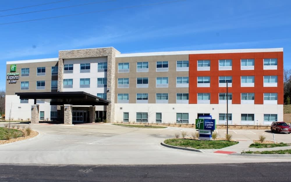 Holiday Inn Express & Suites WARRENSBURG NORTH by IHG 1