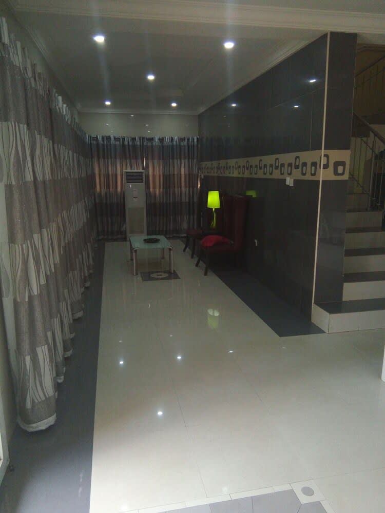 Allen Suites 2