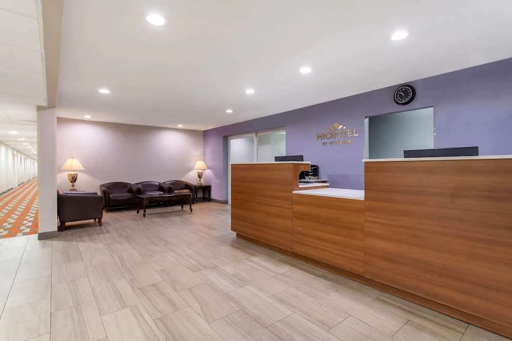 Microtel Inn & Suites by Wyndham Philadelphia Airport 2
