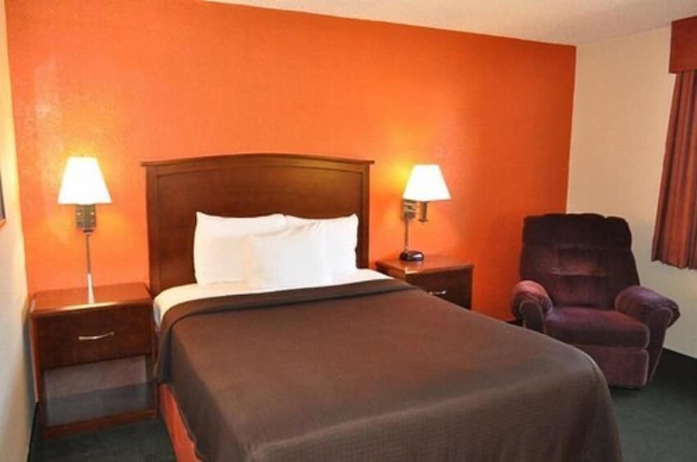 AmericInn by Wyndham Plymouth 5