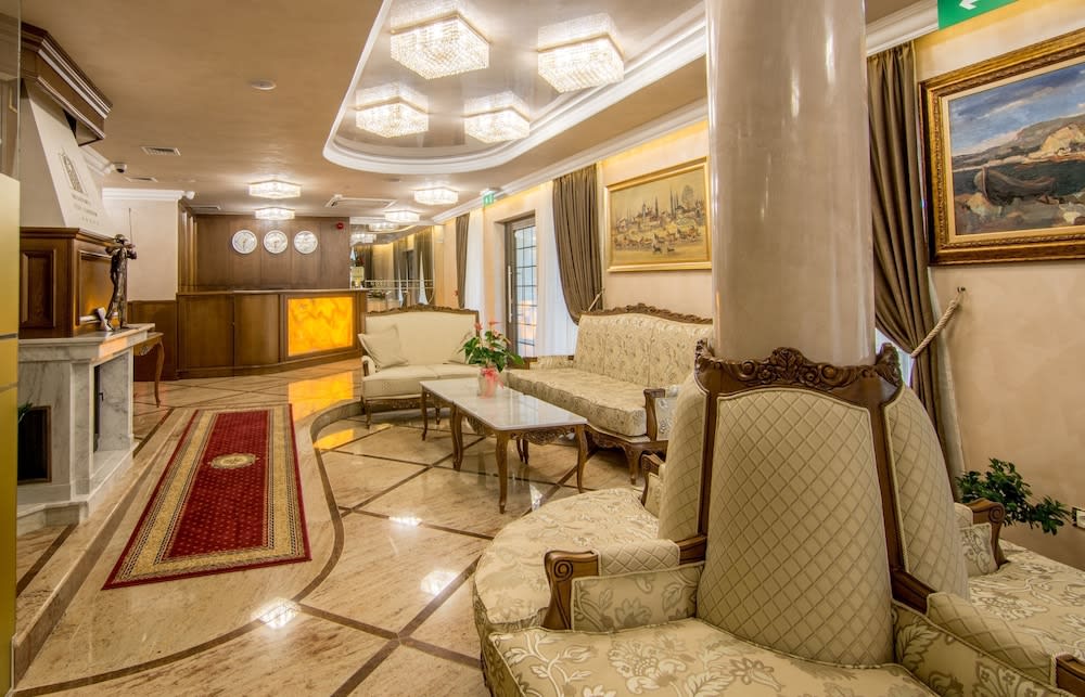 Residence City Garden - Certificate of Excellence Top 10 BEST Five-Stars City Hotels for 2024 awarded by HTIF 2
