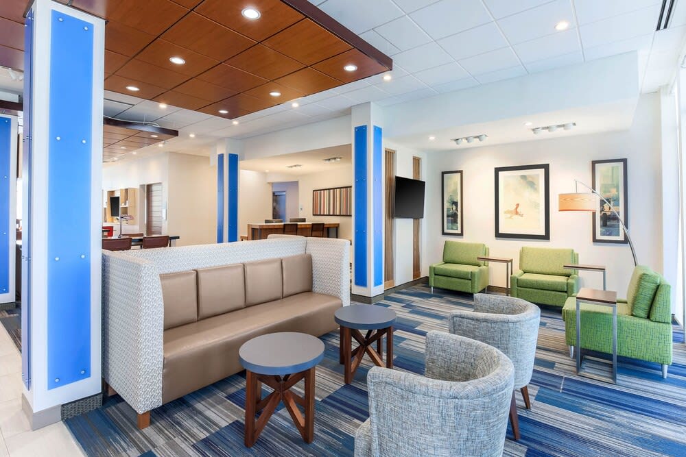 Holiday Inn Express & Suites CHICAGO O'HARE AIRPORT by IHG 1