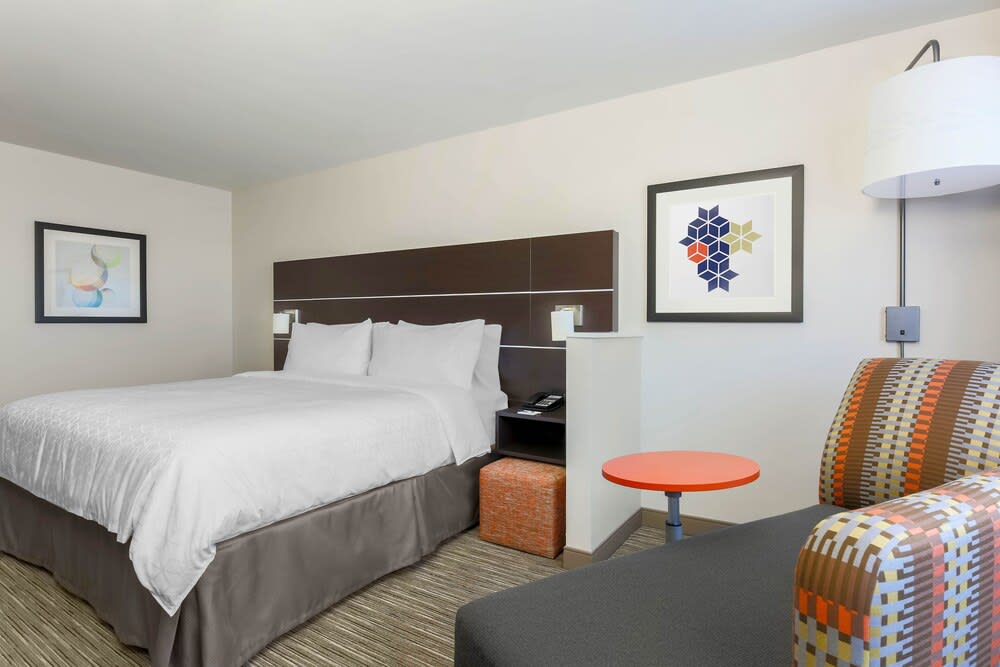 Holiday Inn Express & Suites CHICAGO O'HARE AIRPORT by IHG 3