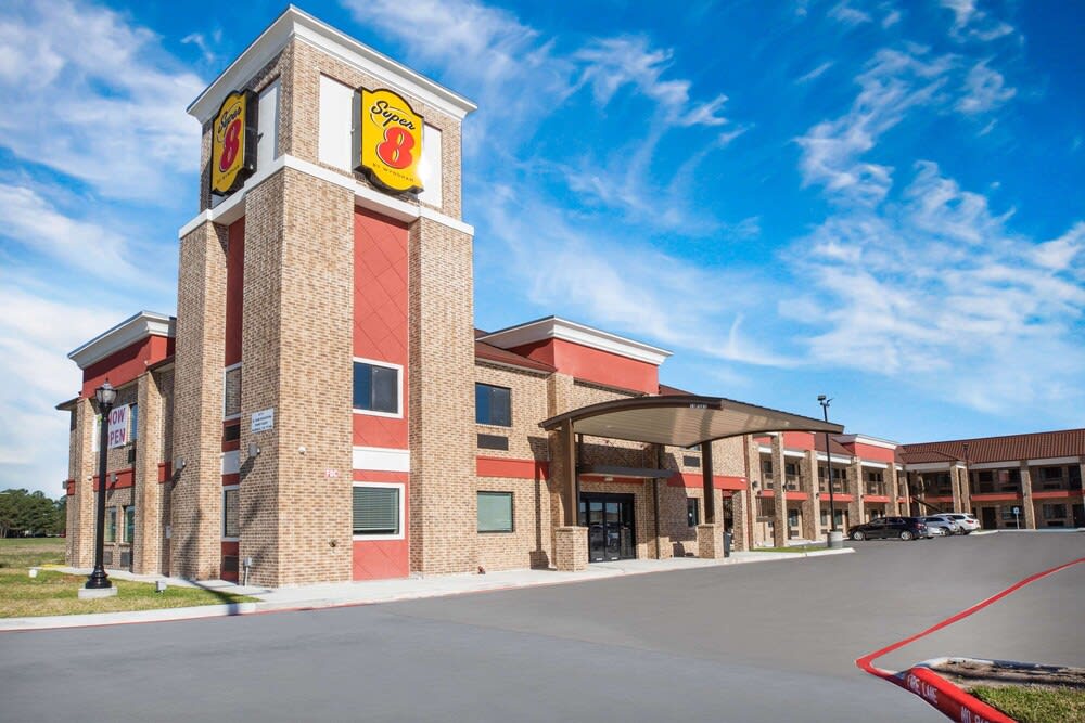 Super 8 by Wyndham Humble Houston Fallcreek 1